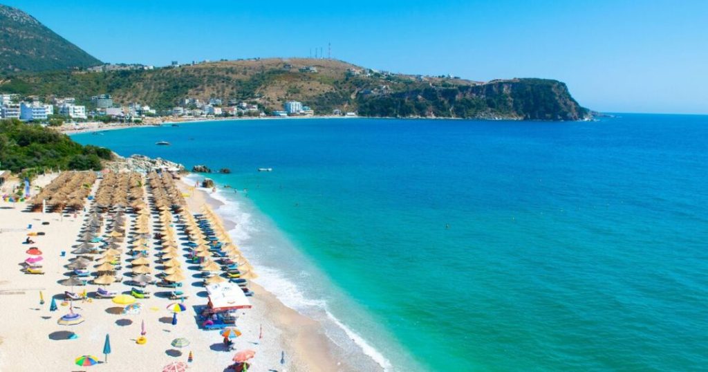 Bumi i turizmit në Shqipëri: Kostot e fshehura të rritjes, mungesa e ujit dhe ndërtimet luksoze